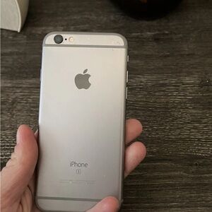 Apple iPhone 6s Silver